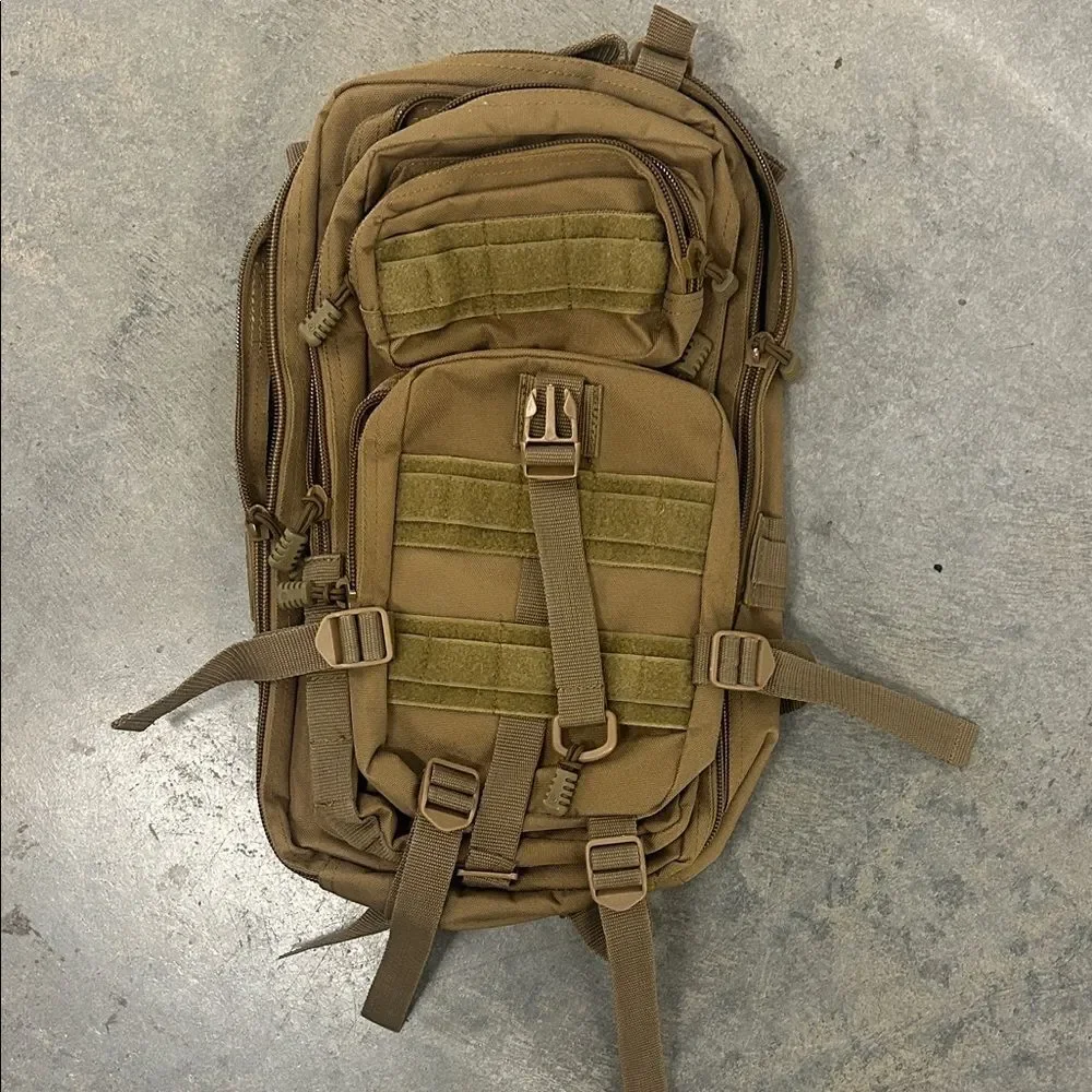 Men's Tactical Sling Backpack in Coyote/Tan